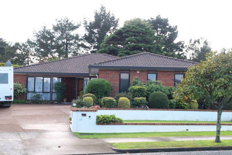 Photo of property in 45 Golfland Drive, Golflands, Auckland, 2013