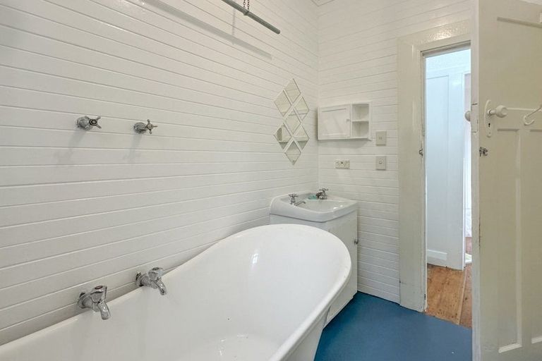 Photo of property in 36 Lawrence Street, Newtown, Wellington, 6021