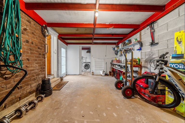 Photo of property in 5 Union Street, Merrilands, New Plymouth, 4312