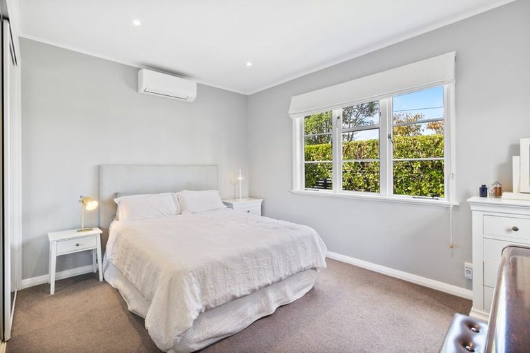 Photo of property in 15 Alberta Street, Point Chevalier, Auckland, 1022
