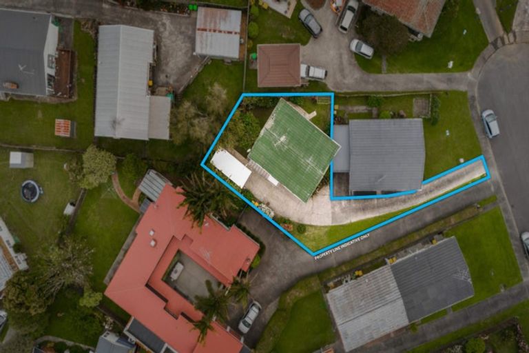 Photo of property in 2/7 Ian Place, Glendene, Auckland, 0602