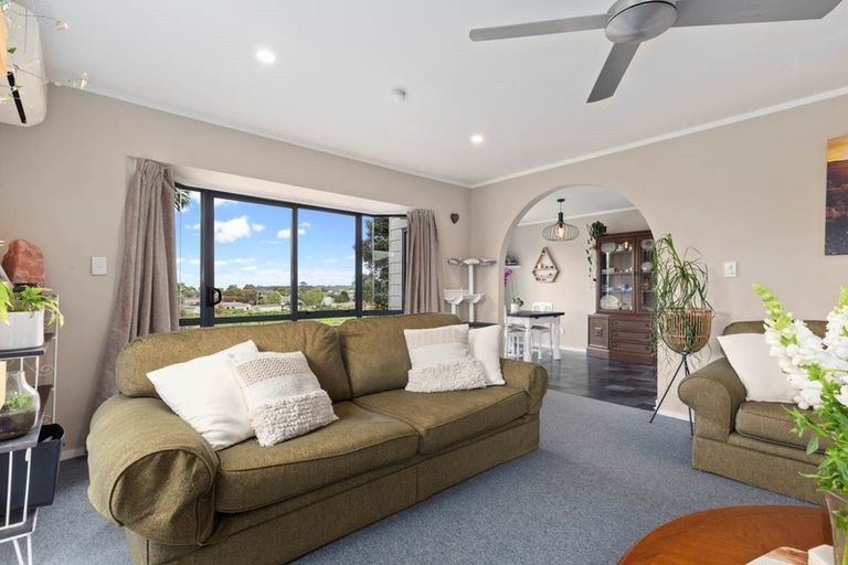 Photo of property in 90 Collingwood Road, Waiuku, 2123