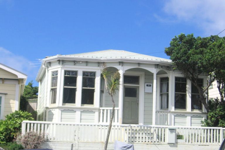 Photo of property in 17 Todman Street, Brooklyn, Wellington, 6021