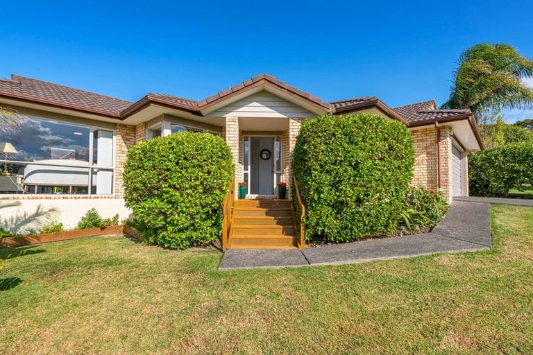 Photo of property in 1 Anchorite Way, Red Beach, 0932