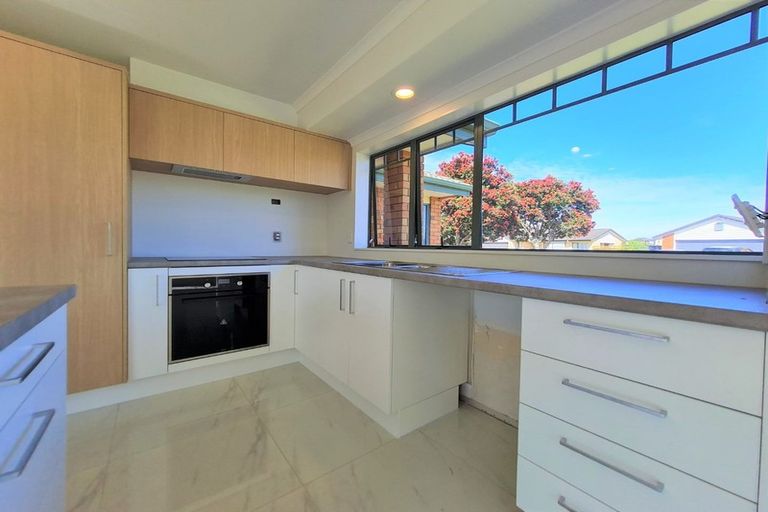 Photo of property in 33 Sandwick Drive, Weymouth, Auckland, 2103