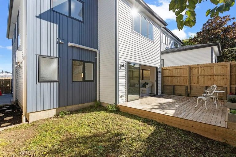 Photo of property in 29b West Harbour Drive, West Harbour, Auckland, 0618