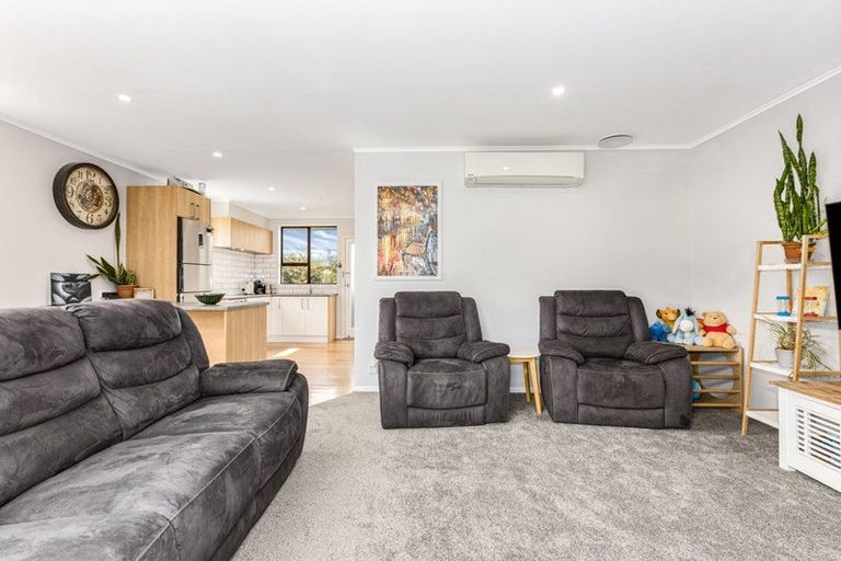 Photo of property in 9a City View Grove, Harbour View, Lower Hutt, 5010