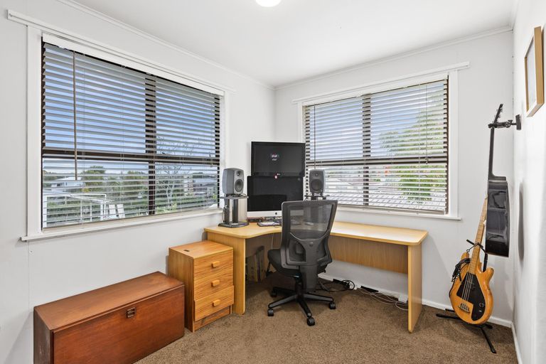 Photo of property in 6 Claridge Street, Glen Eden, Auckland, 0602