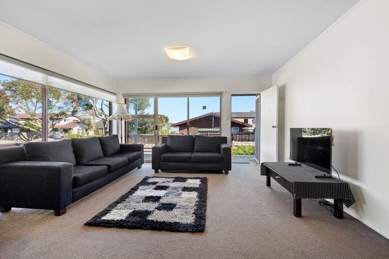 Photo of property in 1/15 Bramley Drive, Farm Cove, Auckland, 2012