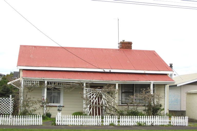 Photo of property in 41 Whiteley Street, Moturoa, New Plymouth, 4310
