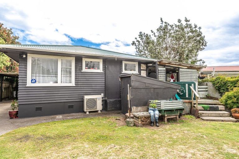 Photo of property in 64 Wikitoria Road, Putiki, Whanganui, 4501
