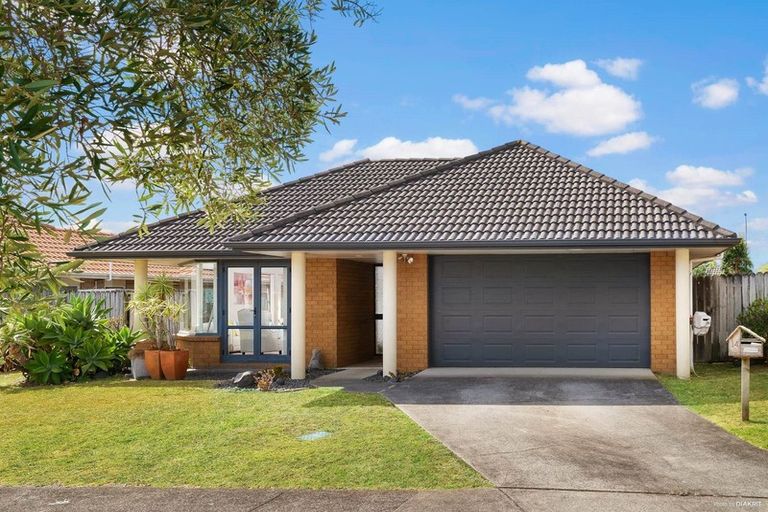 Photo of property in 14 Ballydonegan Rise, East Tamaki, Auckland, 2013