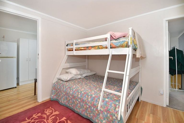 Photo of property in 8 Hillside Crescent, Leigh, 0985