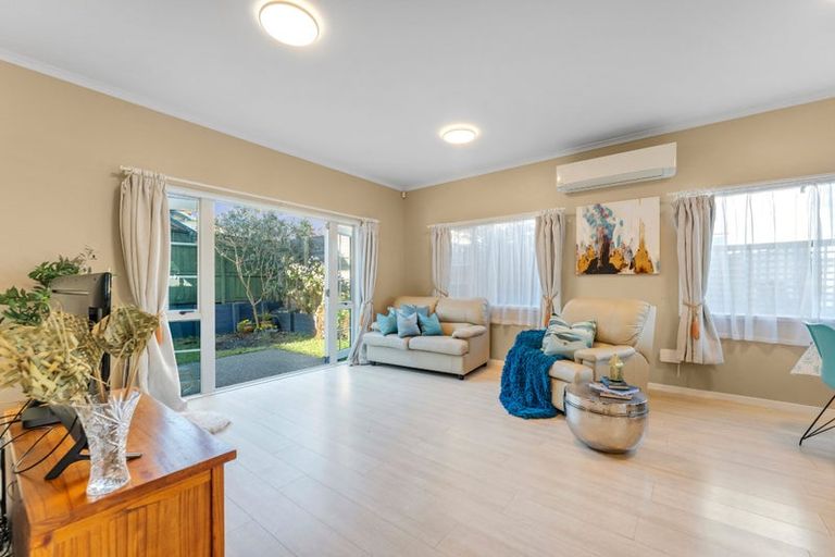 Photo of property in 17 Albizia Avenue, Henderson, Auckland, 0612