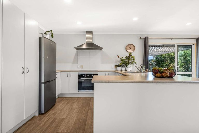 Photo of property in 36 Mandalay Place, Waiuku, 2123