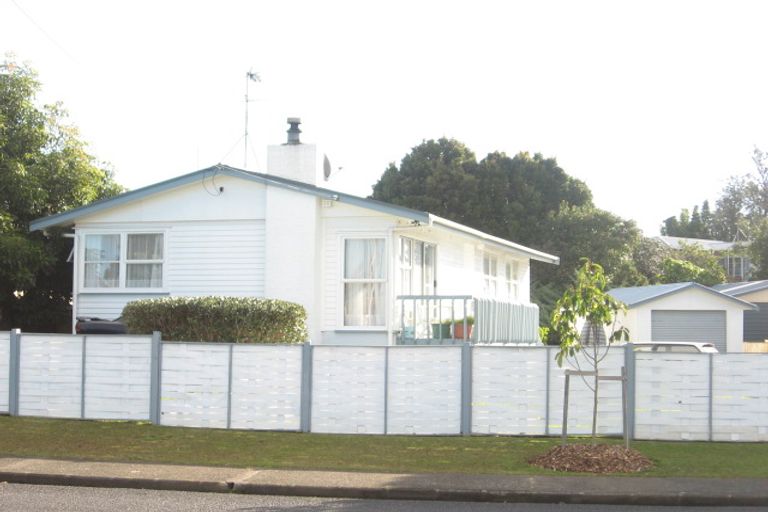 Photo of property in 27 William Avenue, Manurewa, Auckland, 2102
