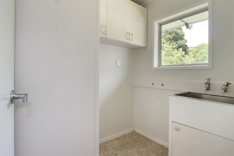 Photo of property in 2/1 Takapu Street, Henderson, Auckland, 0612