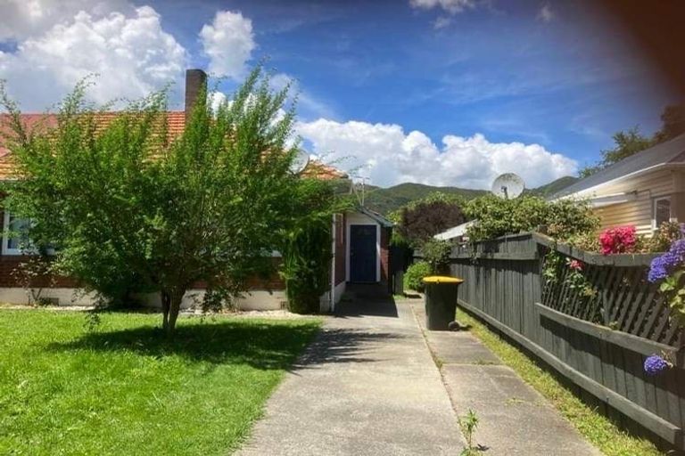 Photo of property in 110 Cambridge Terrace, Fairfield, Lower Hutt, 5011