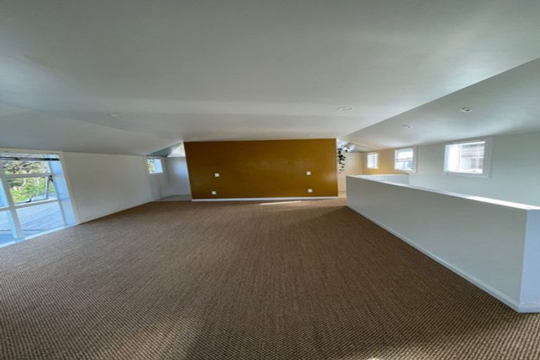 Photo of property in 17 Wernham Place, Northcote, Auckland, 0626