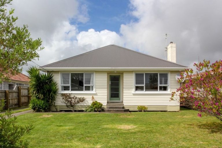 Photo of property in 21 Walsh Road, Westown, New Plymouth, 4310