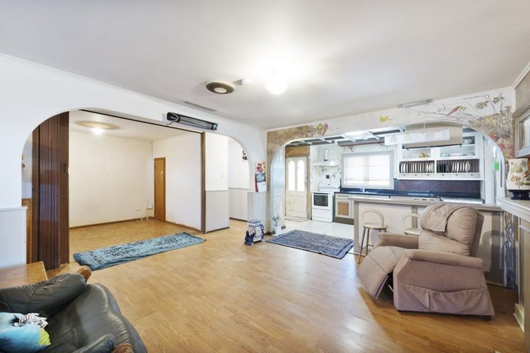 Photo of property in 6 Edwards Avenue, Henderson, Auckland, 0610