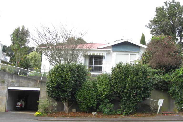 Photo of property in 15 Bracken Street, New Plymouth, 4310