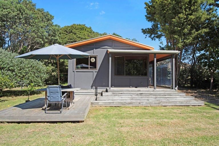 Photo of property in 15 Catley Road, Te Horo, Otaki, 5582