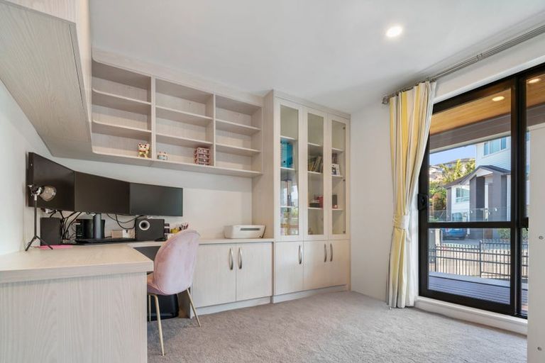 Photo of property in 4a Hilton Close, Fairview Heights, Auckland, 0632