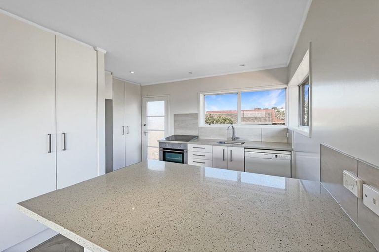 Photo of property in 2/11 Eastwood Rise, Browns Bay, Auckland, 0630