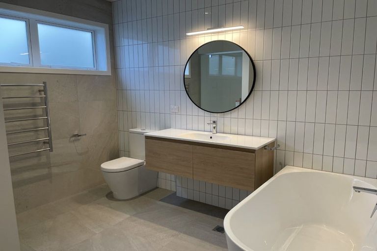 Photo of property in 29 Montgomery Avenue, Rothesay Bay, Auckland, 0630