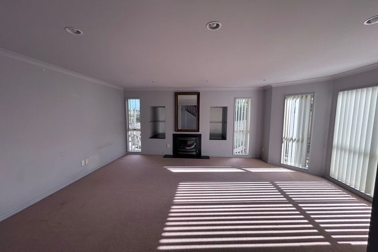 Photo of property in 42 Ballymore Drive, Pinehill, Auckland, 0632
