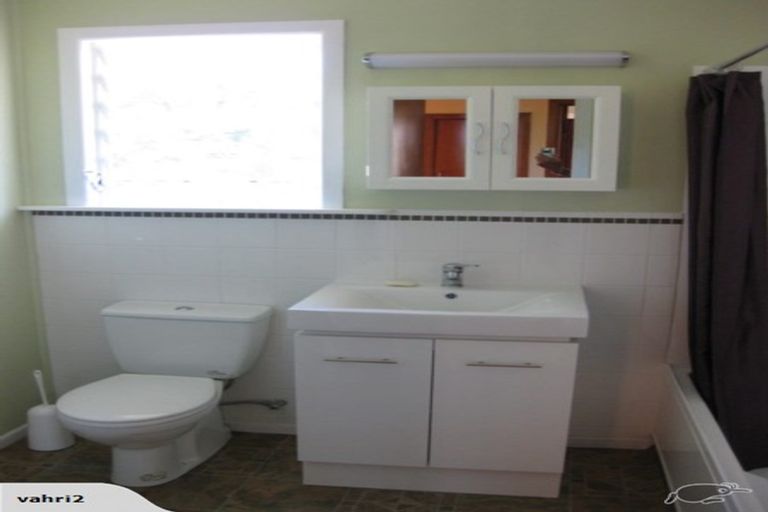 Photo of property in 2/30 Lyttelton Avenue, Forrest Hill, Auckland, 0620