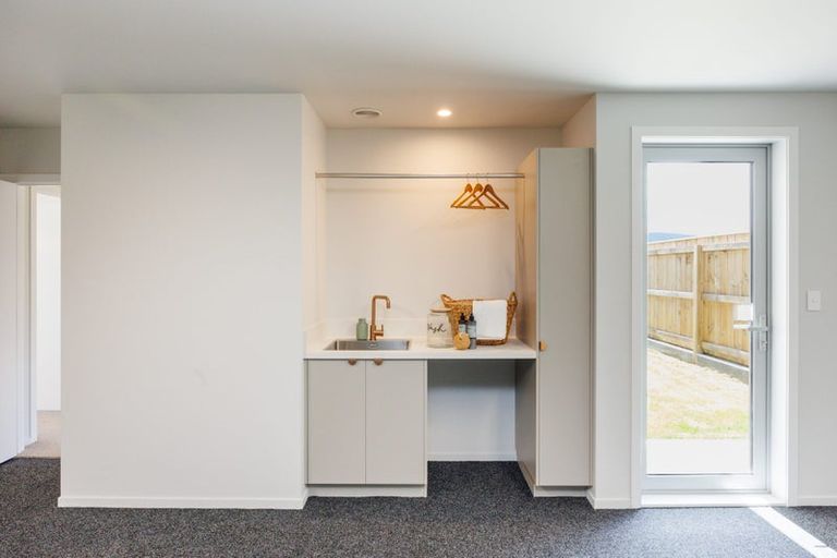 Photo of property in 68 Atlantic Drive, Fitzherbert, Palmerston North, 4410