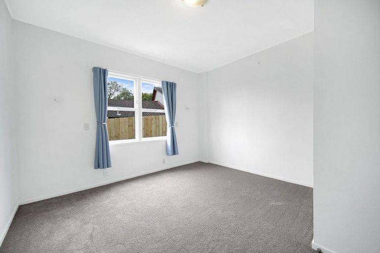 Photo of property in 392 Glenfield Road, Glenfield, Auckland, 0629