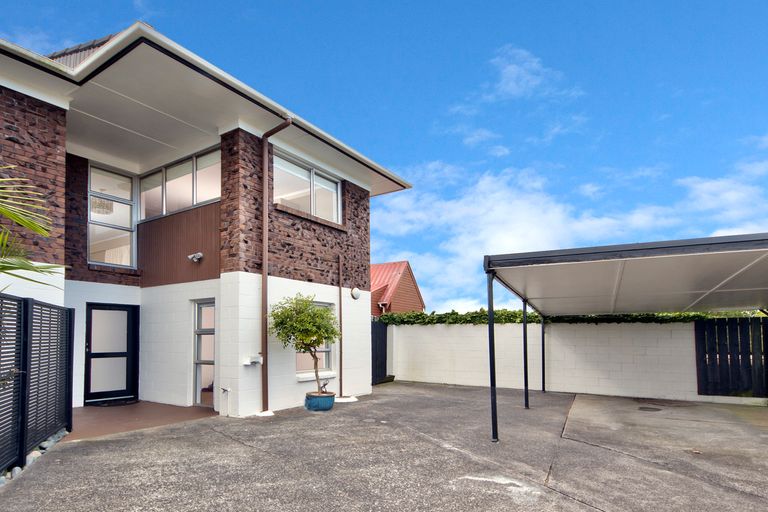 Photo of property in 5/60 West Coast Road, Glen Eden, Auckland, 0602