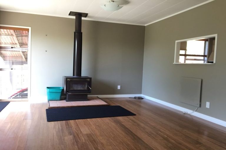 Photo of property in 7 Osmond Court, Sunnyvale, Auckland, 0612