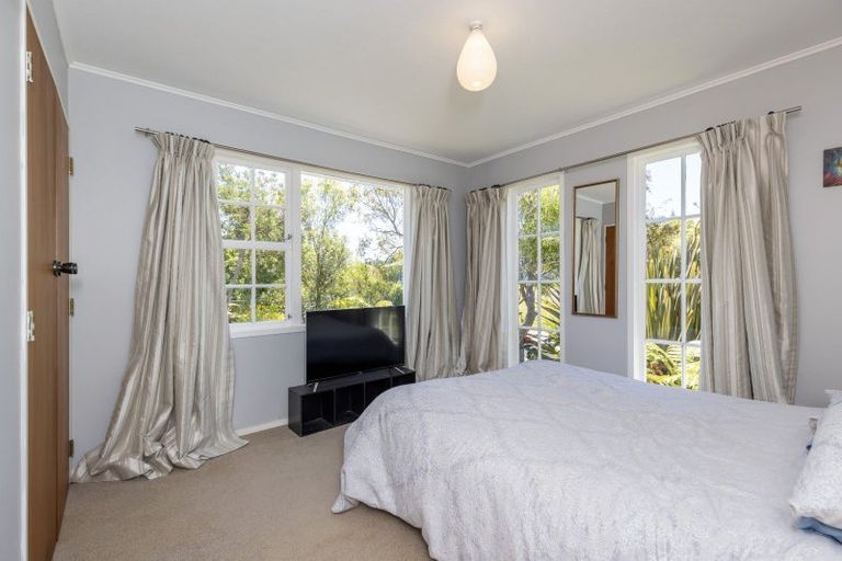 Photo of property in 11 Hookway Grove, Paraparaumu, 5032