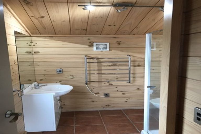 Photo of property in 8a Riverstone Drive, Riverstone Terraces, Upper Hutt, 5018