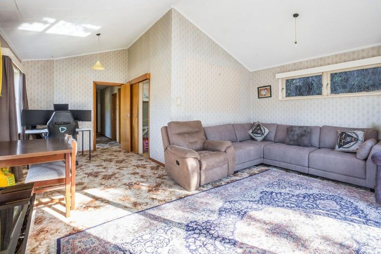 Photo of property in 141 Newlands Road, Newlands, Wellington, 6037