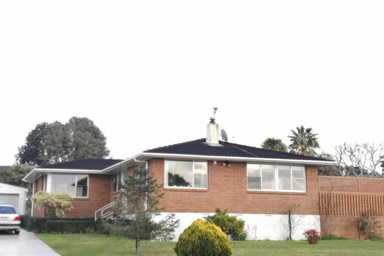 Photo of property in 13 Borrowdace Avenue, Botany Downs, Auckland, 2010
