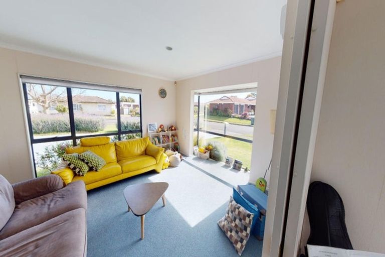 Photo of property in 1 Warwick Place, Springvale, Whanganui, 4501