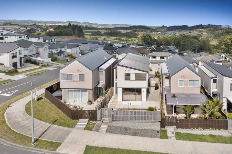 Photo of property in 11 Sunnyheights Road, Orewa, 0931