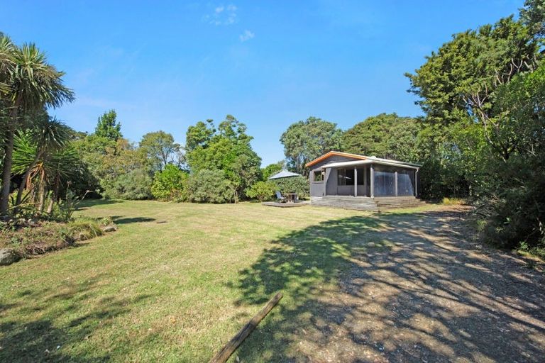 Photo of property in 15 Catley Road, Te Horo, Otaki, 5582