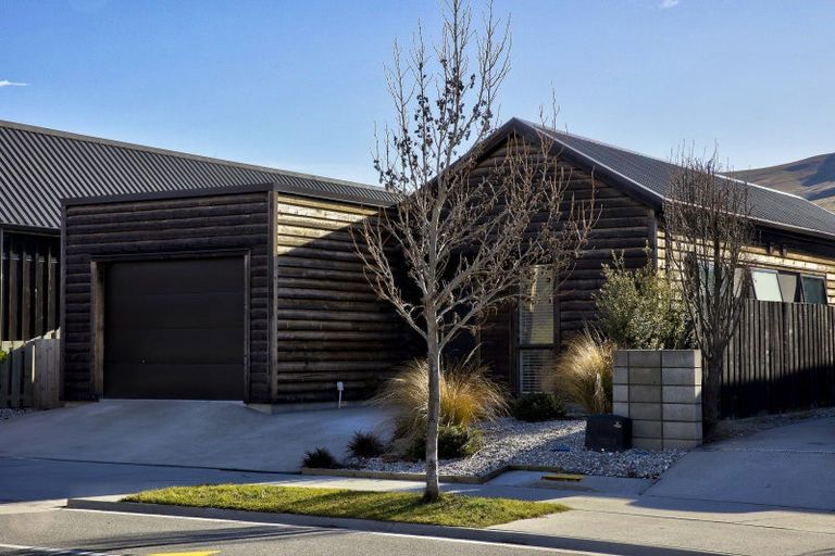 Photo of property in 33 Dewar Street, Lake Hayes, Queenstown, 9304
