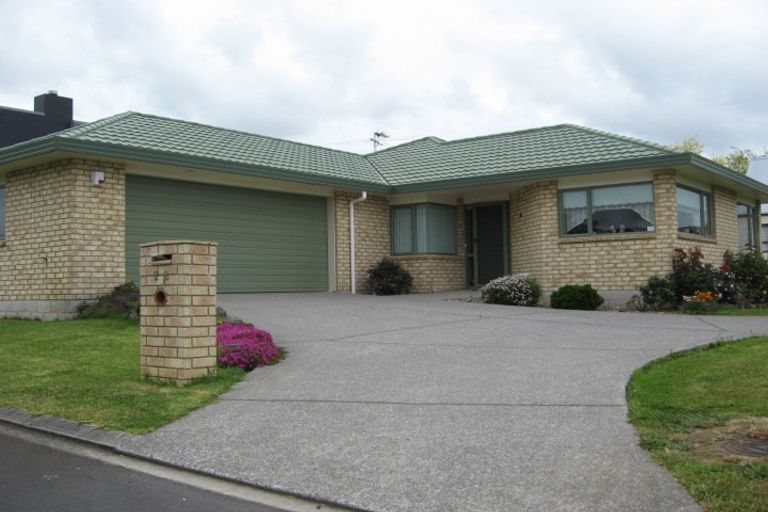 Photo of property in 22 Watervista Place, Mangere Bridge, Auckland, 2022