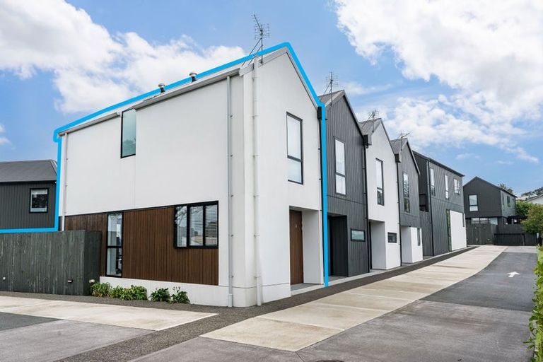 Photo of property in 5/6 Oswald Crescent, Paparangi, Wellington, 6037