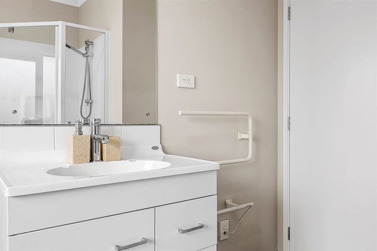 Photo of property in 24 Farnborough Street, Aranui, Christchurch, 8061