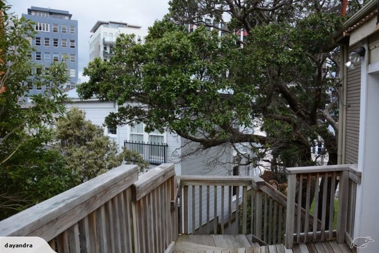 Photo of property in 17 Portland Crescent, Thorndon, Wellington, 6011