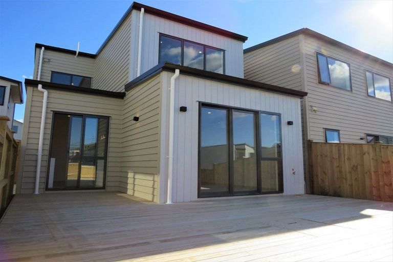 Photo of property in 16 Hea Road, Hobsonville, Auckland, 0616