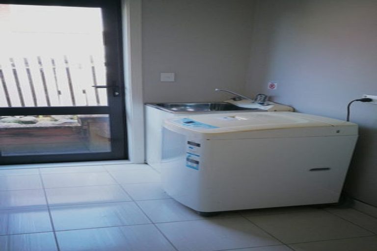 Photo of property in 26a Raleigh Road, Northcote, Auckland, 0627